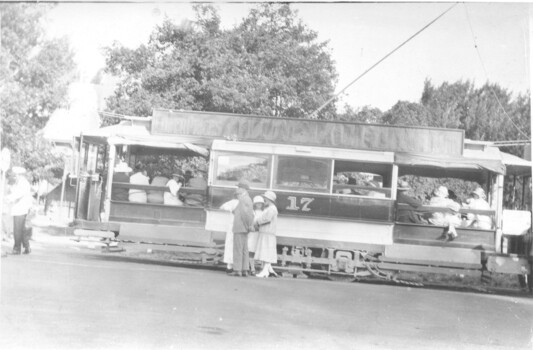 ESCo tram 17 Wendouree Parade - from original print