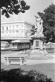 SECV Ballarat 18 as the Santa Tram - Sturt St