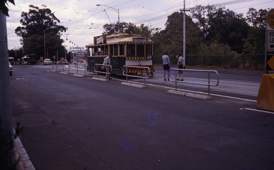 Tram 27 Simpson St.