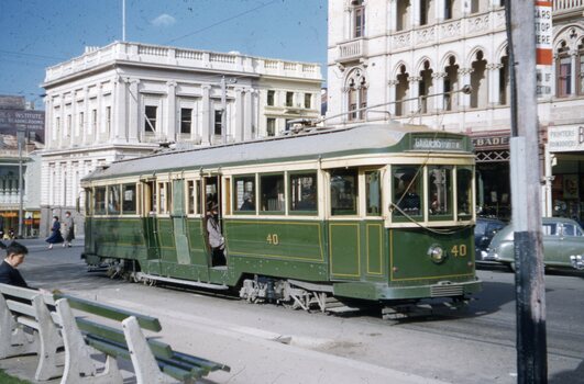 Tram 40 in Wendouree Parade