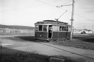 SECV Ballarat 18 leaving Sebastopol - Albert St.