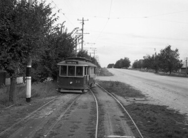SECV Ballarat 30 leaving Grey St loop.