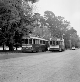 11 and 31 cross at the loop near the depot.
