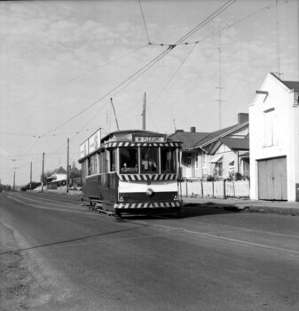 31 outbound in Barkly St at Grant St loop.
