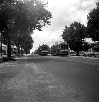 34 and 35 cross at Urquart St loop in Drummond St South.