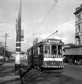 42 ready to depart Sturt St for Sebastopol.
