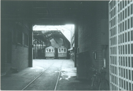 Geelong depot - scrubber and tram 9