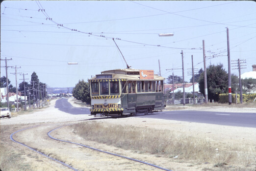 Tram 21, crossing Albert St outward bound 
