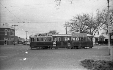 Photograph - Ballarat Tram 40, Tram inbound on Sturt Street near Ripon Street, 10 August 1971