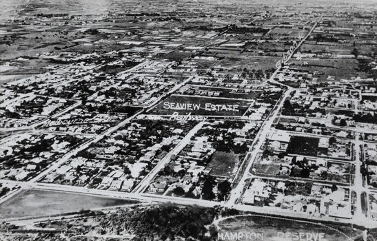 Black and white aerial photograph of Sandringham with Hampton Reserve lower right and Seaview Estate in the centre.