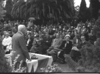 Photograph - Libraries, 28/10/1950