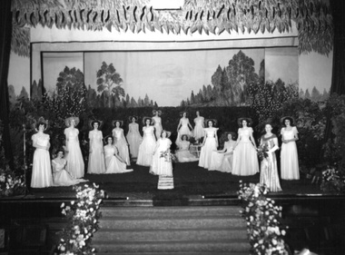 Photograph - Debutantes, 10/06/1948