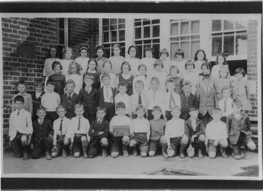 Photograph - Mont Albert Primary School No 3943: Grade 4, 1923