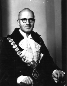 Photograph - Mayor Box Hill W J Richards, Stuart Tompkins Studios