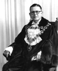 Photograph - Mayor Box Hill J R Proudfoot, Stuart Tompkins