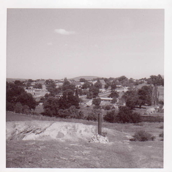 BLACK AND WHITE PHOTOGRAPH OF ORIGINAL MONUMENT DEPICTING THE EXACT SPOT WHERE THE FIRST PAYABLE GOLD WAS DISCOVERED IN CLUNES 1851 BY DONALD CAMERON.