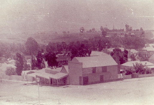 PANORAMIC VIEW FROM BAILEY STREET CLUNES LOOKING NORTH TOWARDS CANTERBURRY STREET/ TURNBALLS PRODUCE STORE IN FOREGRUND CORNER BAILEY AND THORNTON STREET