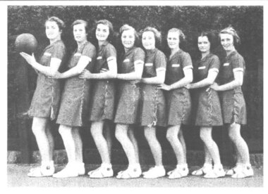 CLUNES BASKETBALL CLUB - 1939 TEAM