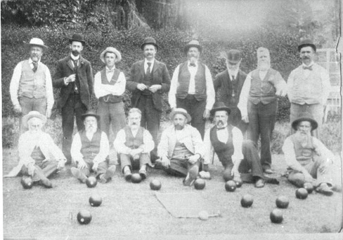 CLUNES BOWLING CLUB TEAM, 14 MEMBERS, VERY EARLY PHOTOGRAPH.