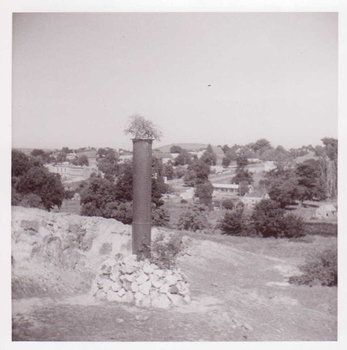 BLACK AND WHITE PHOTOGRAPH OF ORIGINAL MONUMENT DEPICTING THE EXACT SPOT THE FIRST PAYABLE GOLD WAS DISCOVERED IN CLUNES 1851 BY DONALD CAMERON