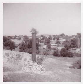 BLACK AND WHITE PHOTOGRAPH OF ORIGINAL MONUMENT DEPICTING THE EXACT SPOT THE FIRST PAYABLE GOLD WAS DISCOVERED IN CLUNES 1851 BY DONALD CAMERON