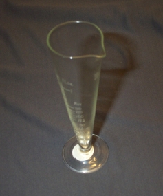 GLASS MEASURED CONTAINER, CROWN