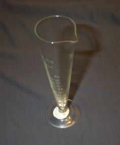 Equipment - GLASS MEASURED CONTAINER, CROWN