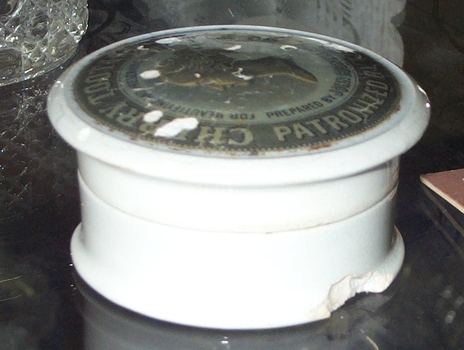 TOOTH POWDER IN A CONTAINER
