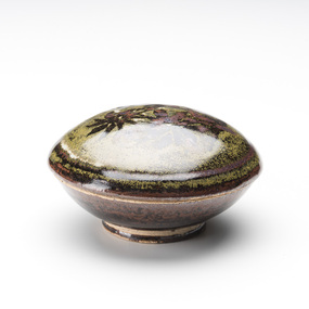 Ceramic, Hughan, Harold, Raised Bun with Tea-Leaf Overlay and Wildflower Decoration, Undated