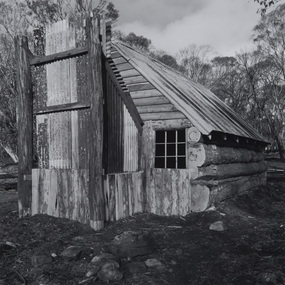 Photograph, Oldfield, David, Horsehair Hut Replica, Horsehair Plain, 2003