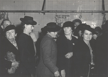 Photograph, Max DUPAIN, The meat queue, 1946
