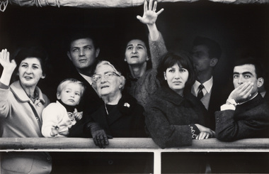 Photograph, David MOORE, European migrants arriving in Sydney, 1966