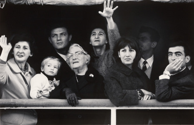 Photograph, David MOORE, European migrants arriving in Sydney, 1966, 1966