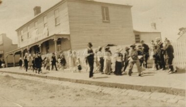 Photograph (Item), B/W Photo Former Mullers Malmsbury Hotel Parade On Footpath, Malmsbury c1920
