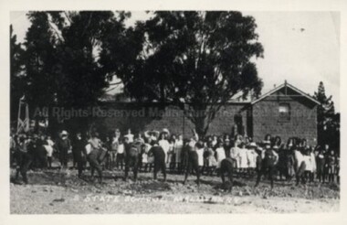Photograph (Item), Malmsbury State School 1408 Planting S/Gardens, Malmsbury c1910