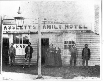 Photograph (Item), B/W Photo Of Lassletts Family Hotel Malmsbury, Malmsbury c1880