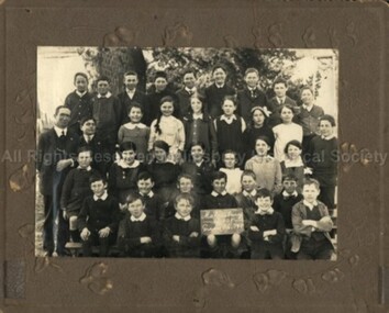 Photograph (Item), Malmsbury Primary School Photo 1920, Malmsbury 1920