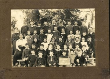Photograph (Item), Malmsbury Primary School Photo Ca 1916, Malmsbury c1916