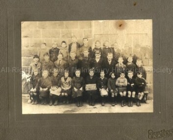 Photograph (Item), B/W Malmsbury Primary School 1923, Malmsbury
