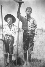 Photograph (Item), B/W Photo Children Ern Jones & Bill Jones C1917, Malmsbury c1917
