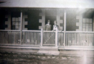 Photograph (Item), B/W Photo Edith Jones & Mother Bessie Jones C1920, Malmsbury c1920