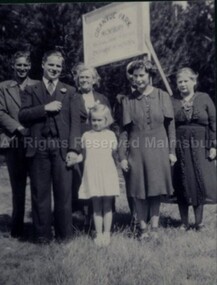 Photograph (Item), Mudford & Andrews Family Group Granvue Park C1940, Malmsbury c1940