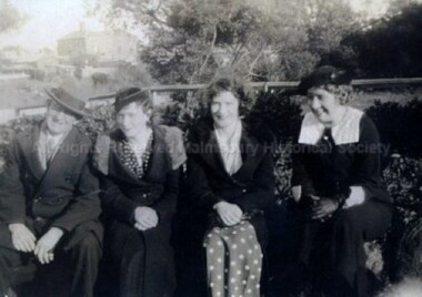 Photograph (Item), Smith Family Group Photo C1940, Malmsbury c1940