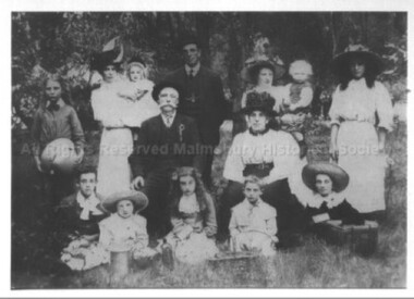Photograph (Item), Turner Pola Hutt Omant Family Nov 1911 Group Photo, Malmsbury nov 1911