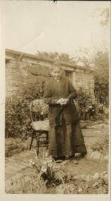 Photograph (Item), Mrs Crowe At Birth Room Malmsbury, Malmsbury