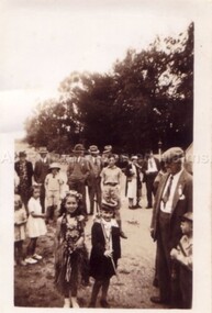Photograph (Item), B/W A Group Of People In The Gardens, Malmsbury ca1930