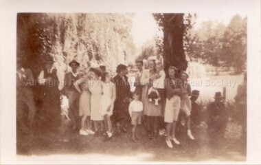 Photograph (Item), B/W A Group Of People In Ellesmere Place, Malmsbury ca1930