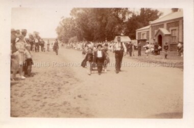Photograph (Item), B/W A Group Of People In Ellesmere Place, Malmsbury ca1930