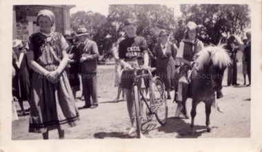 Photograph (Item), B/W Parade At Malmsbury Town Hall, Malmsbury ca1930
