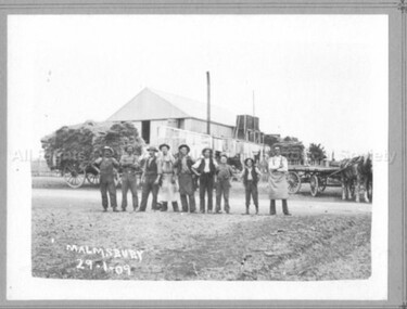 Photograph (Item), B/W A Group Of Males Horse & Cart, Malmsbury ca1909